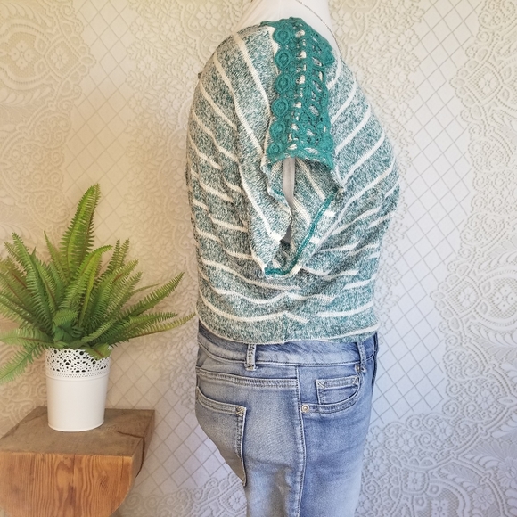 Striped Light Knit Top - Picture 4 of 8